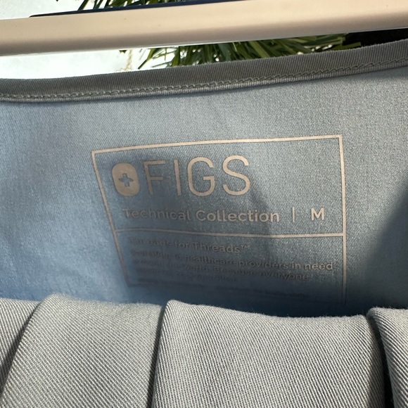 Figs Light Grey/Blue Scrub Top and Jogger Scrub Pants - Picture 3 of 4